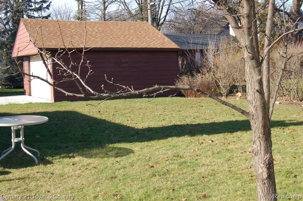 18882 Beverly Road Franklin, MI 48025 - Photo 23 of 25 Backyard
