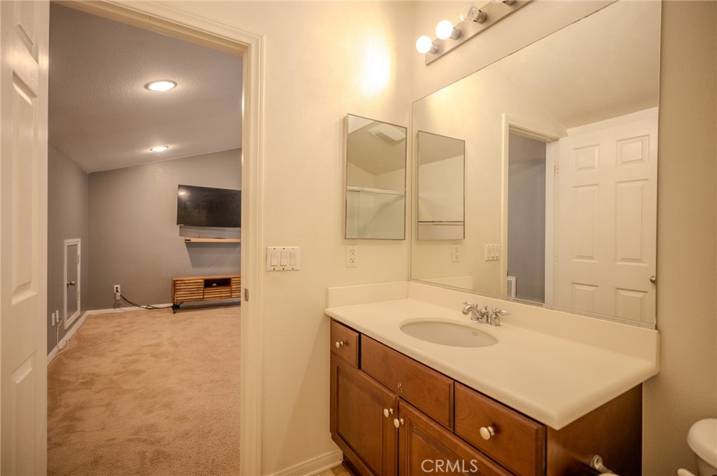 1895 Silver Drop Lane Hemet, CA 92545 - Photo 23 of 50 Loft restroom