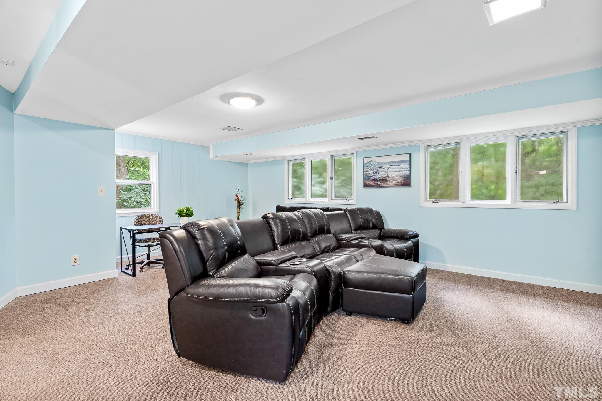 8808 Red Oak Court Raleigh, NC 27613 - Photo 4 of 34