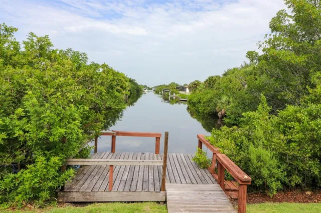 a view of a pathway with a yard