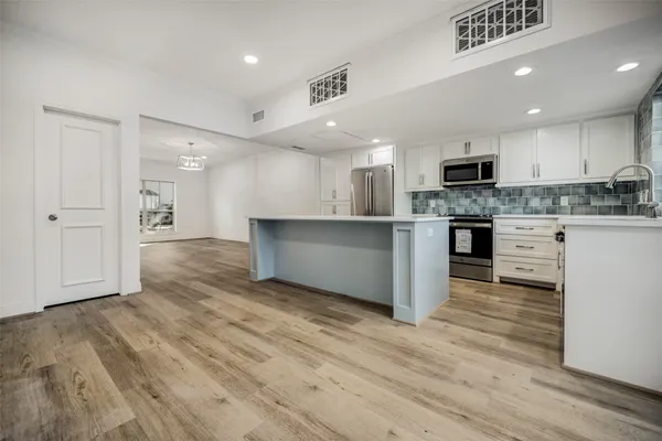 $2,300 | 14715 Barryknoll Lane, Unit 142, Houston, TX 77079