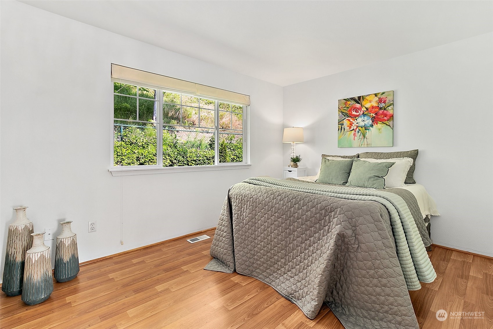 2300 Benson Road South, Unit E2 Renton, WA 98055 - Photo 20 of 35 a bedroom with a bed and a window