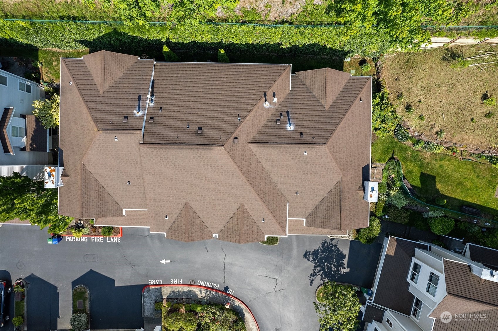2300 Benson Road South, Unit E2 Renton, WA 98055 - Photo 34 of 35 an aerial view of a house with a yard