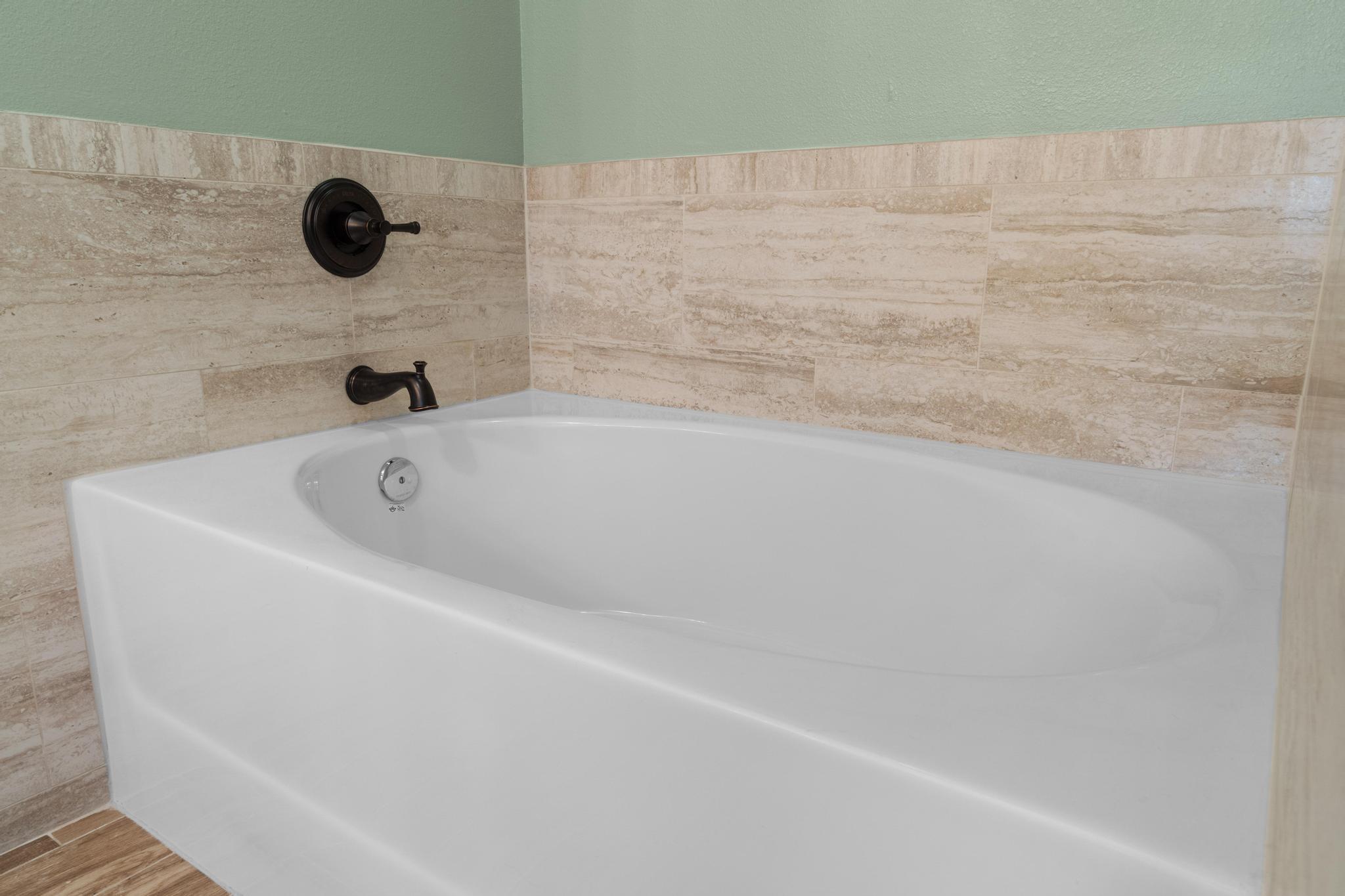 3586 Randy Drive Crestview, FL 32539 - Photo 23 of 42 a bathroom with a bathtub