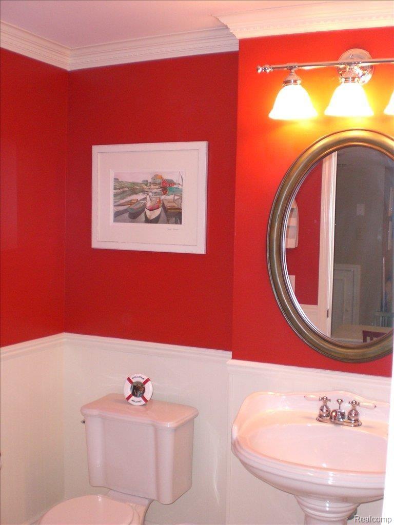 1457 Ridgeview Circle Lake Orion, MI 48362 - Photo 14 of 25 LL powder with wainscotting
