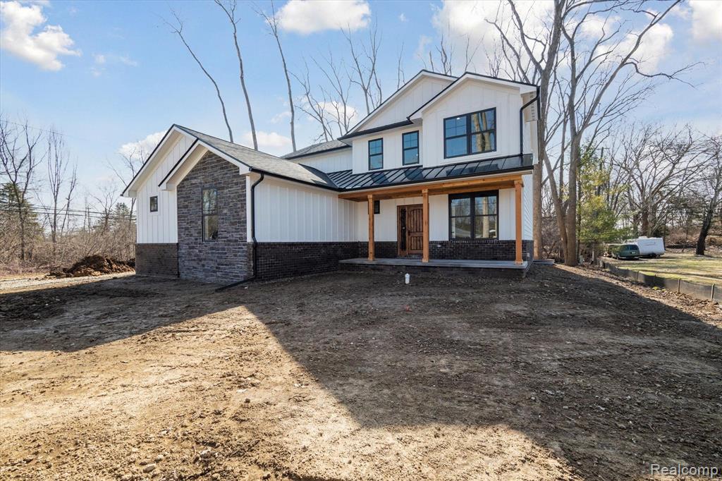 241 Maplehill Road Rochester Hills, MI 48306 - Photo 4 of 46
