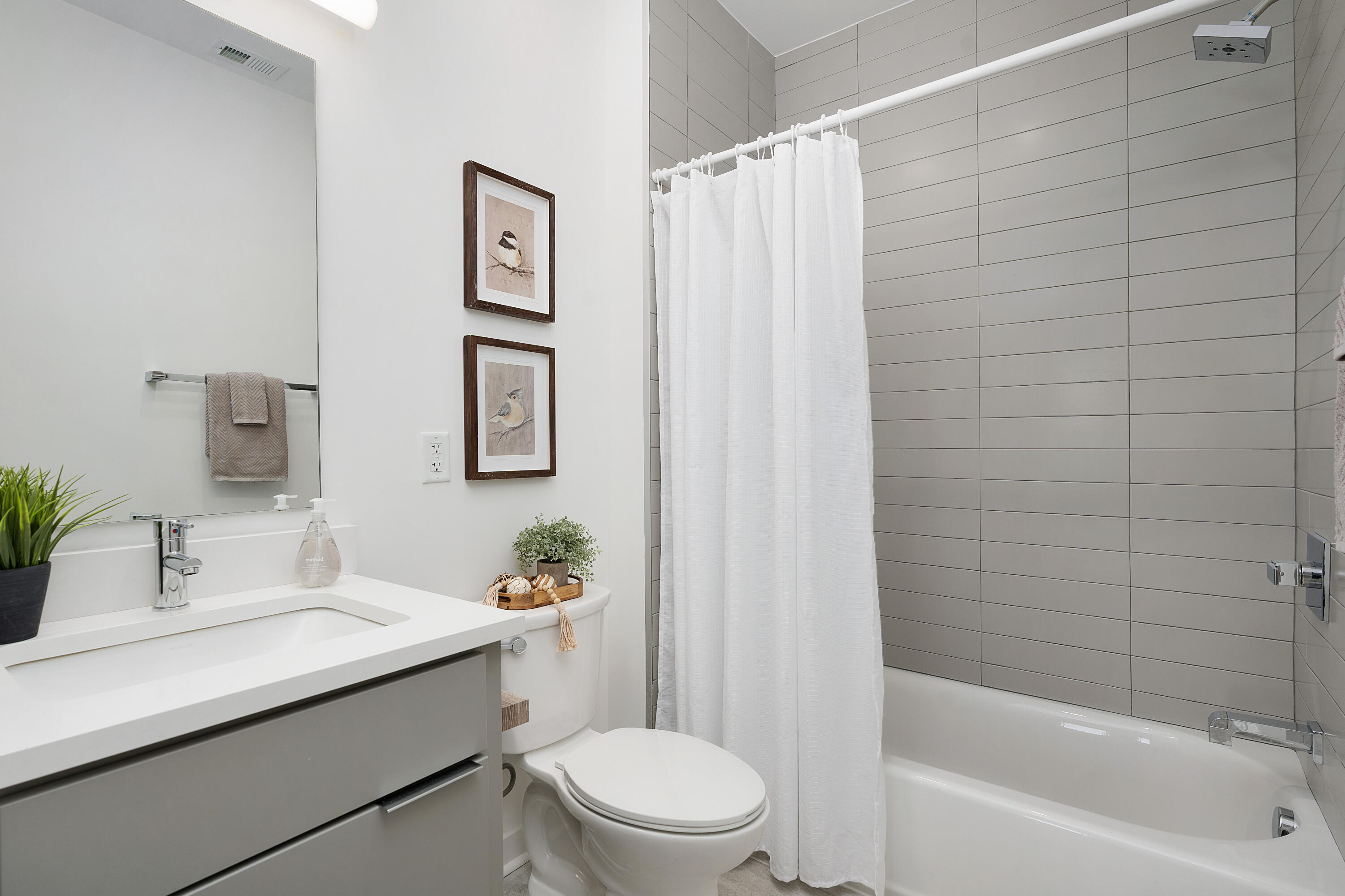 411 Fairpoint Street, Unit 306 Chattanooga, TN 37405 - Photo 21 of 47 15 - 411 Fairpoint #306 - Staged