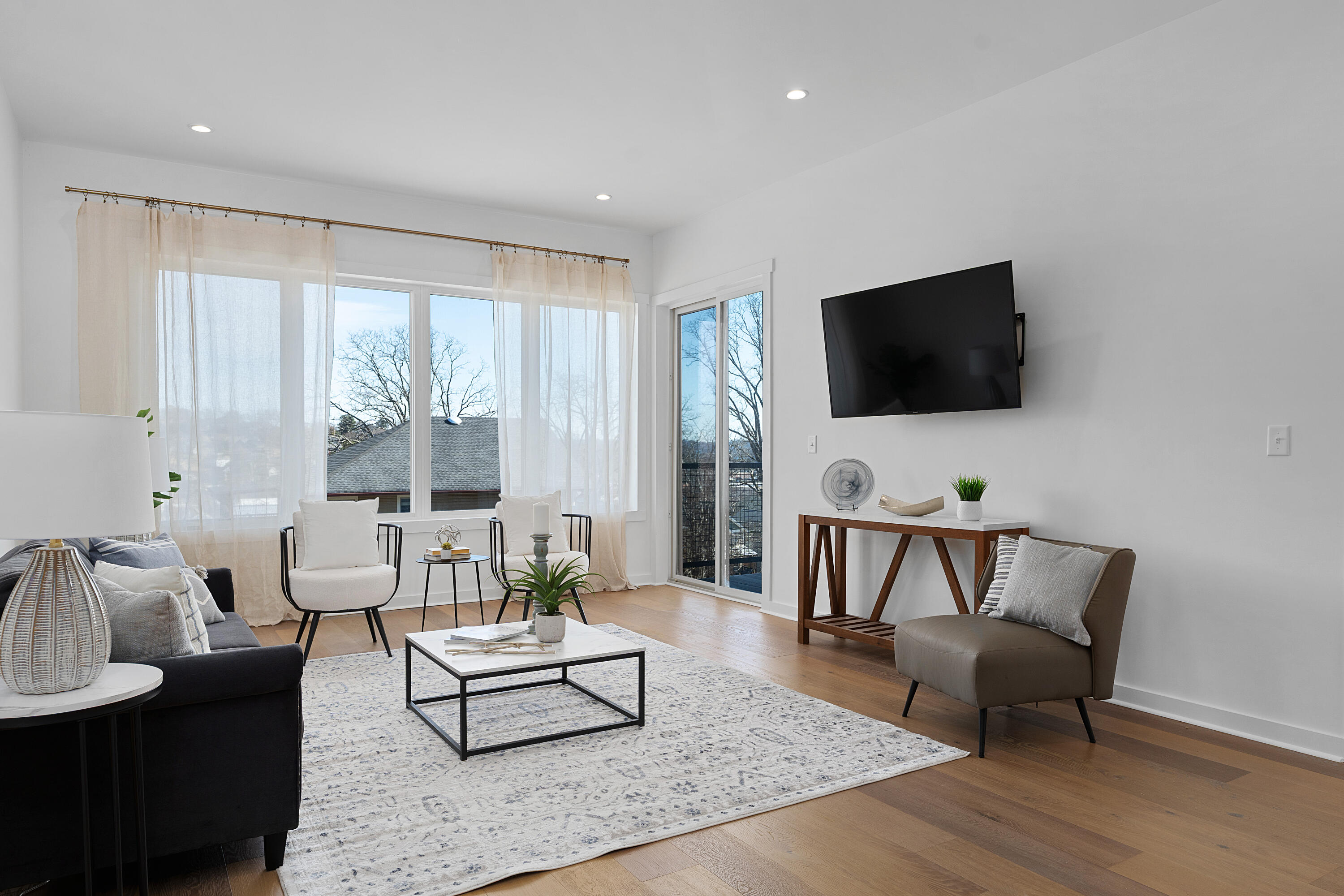 411 Fairpoint Street, Unit 306 Chattanooga, TN 37405 - Photo 10 of 47 04 - 411 Fairpoint #306 - Staged