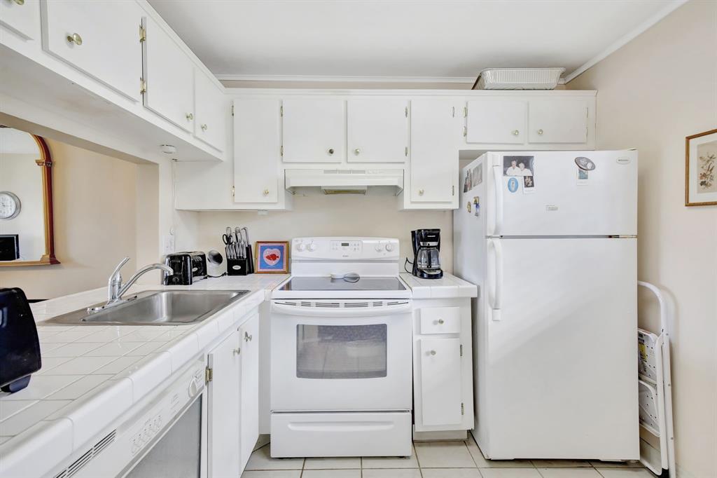 9311 Orange Grove Drive, Unit 210 Davie, FL 33324 - Photo 9 of 21