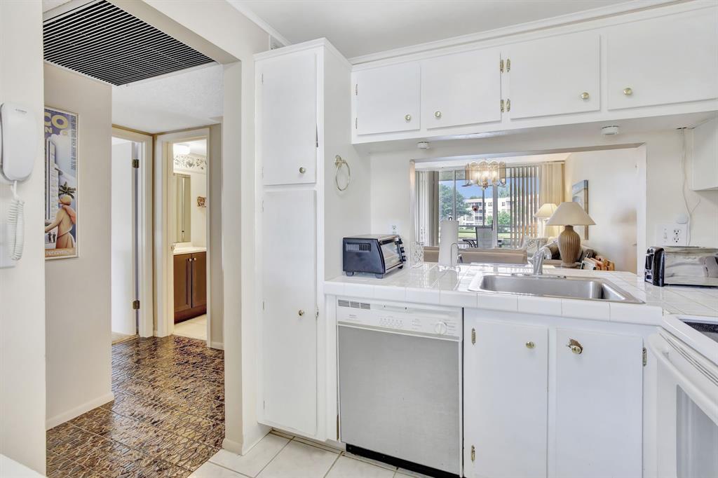 9311 Orange Grove Drive, Unit 210 Davie, FL 33324 - Photo 10 of 21