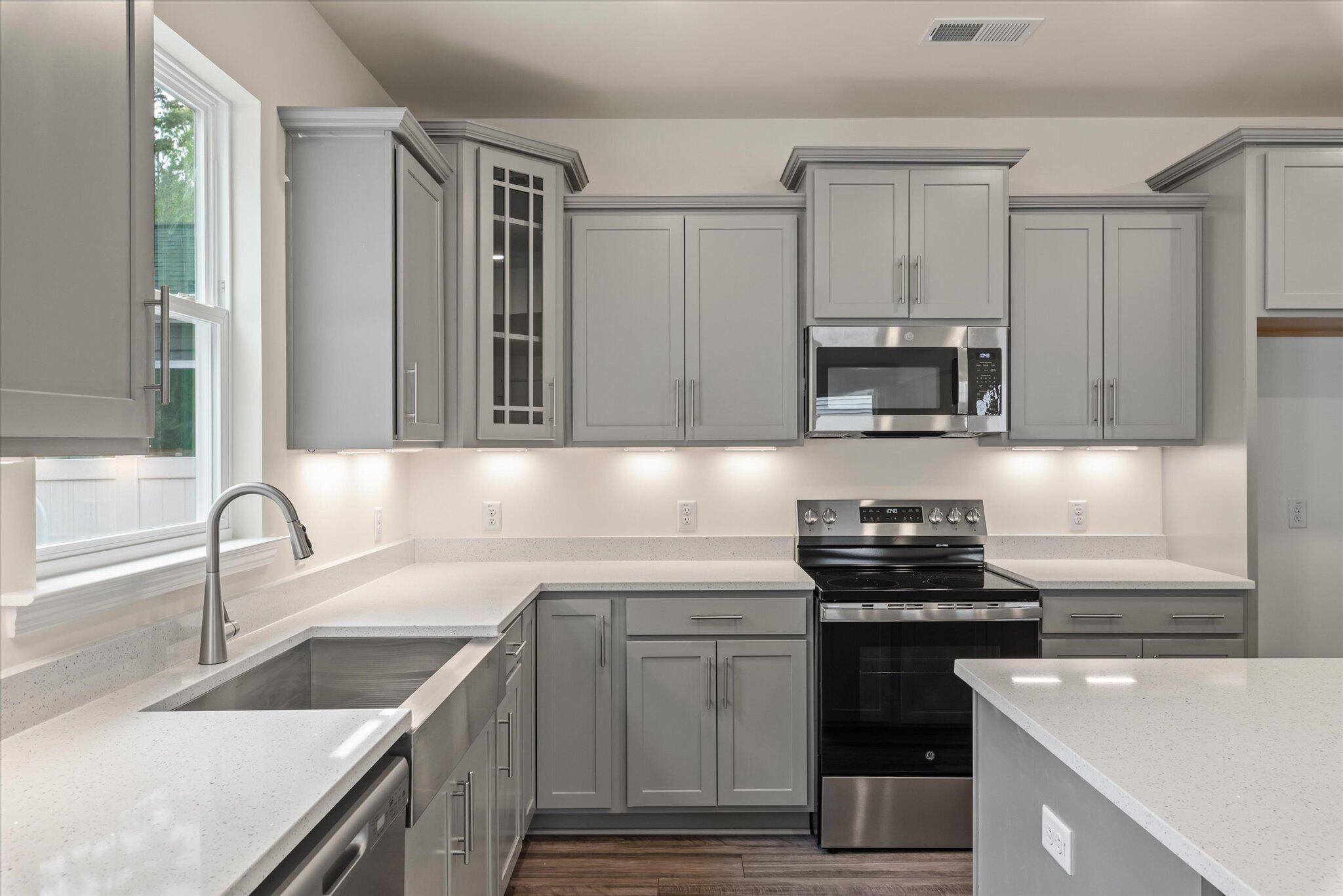 227 Palfrey Drive Ridgeville, SC 29472 - Photo 12 of 34 Kitchen