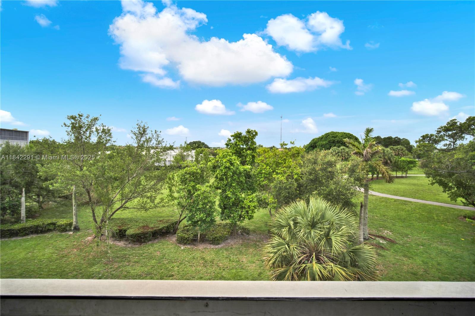 950 Hillcrest Drive, Unit 414 Hollywood, FL 33021 - Photo 29 of 35 a view of a grassy area