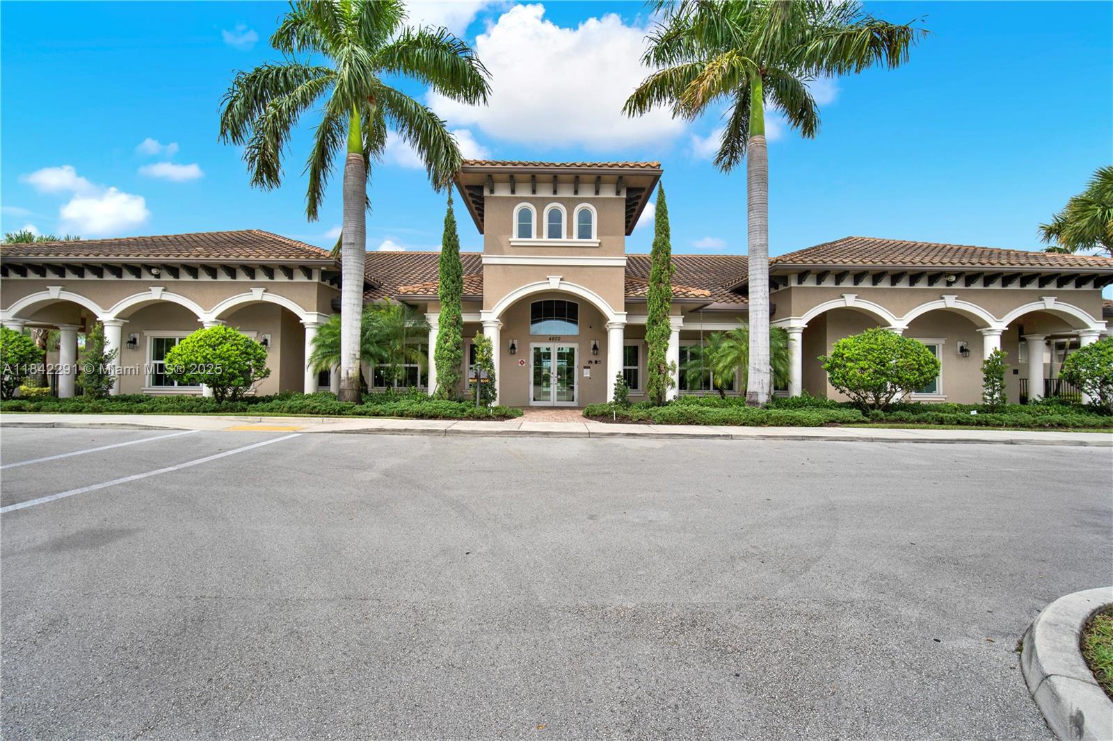 950 Hillcrest Drive, Unit 414 Hollywood, FL 33021 - Photo 34 of 35 a view of front of a building with a road