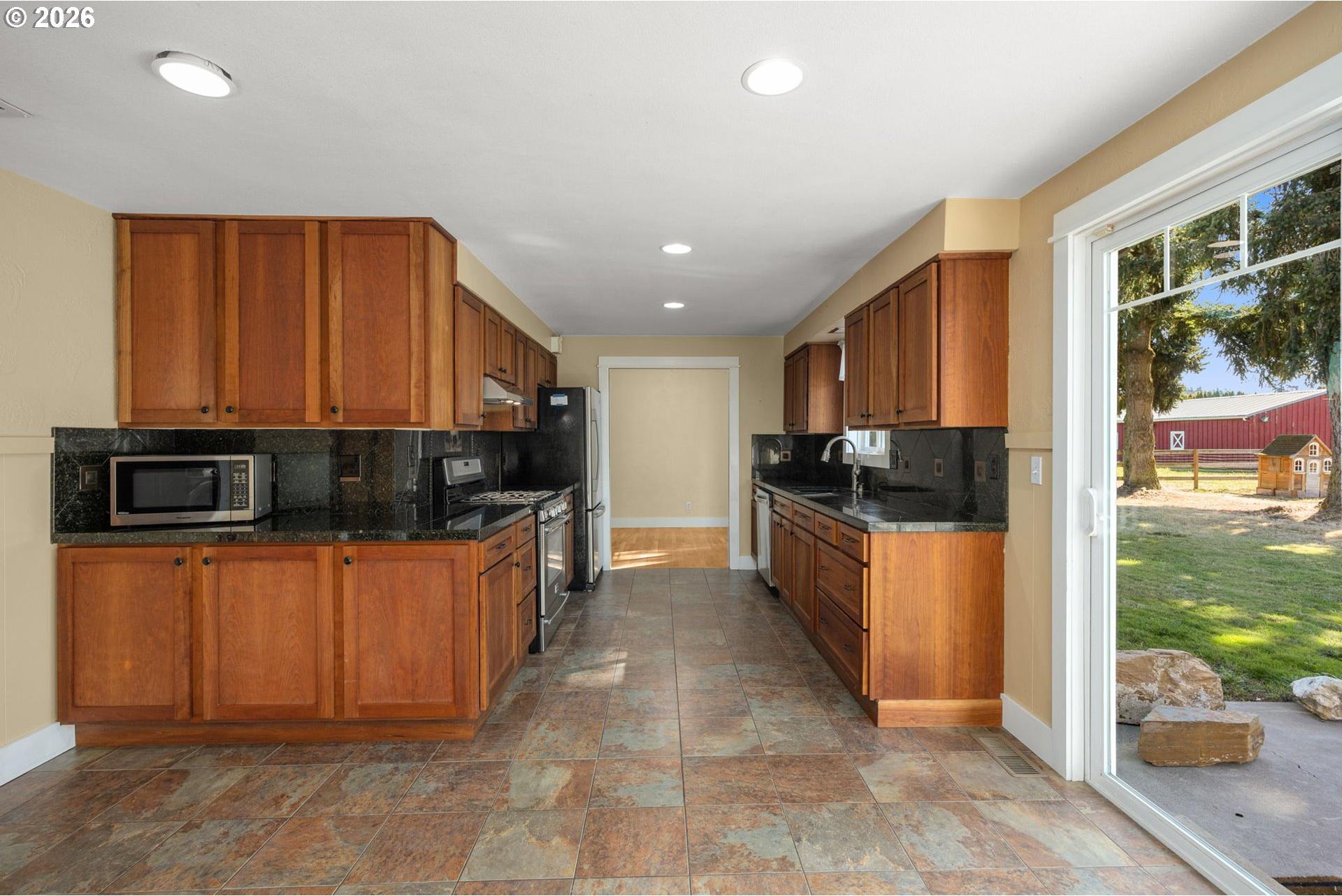 13528 Northeast Denbrook Road Aurora, OR 97002 - Photo 14 of 40 Gallery Image 14