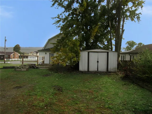 a view of a house with a backyard