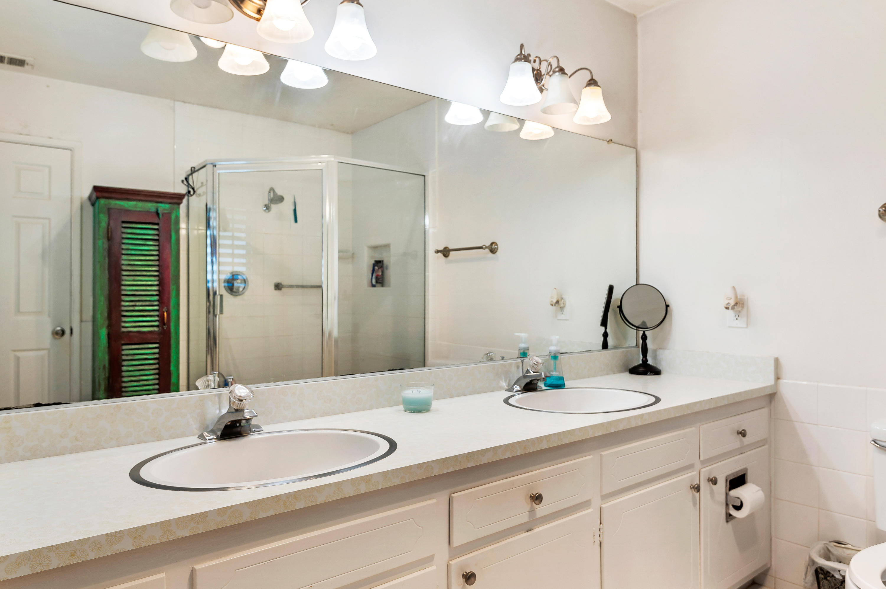 4620 Via Rubi Santa Barbara, CA 93105 - Photo 21 of 39 Primary bathroom