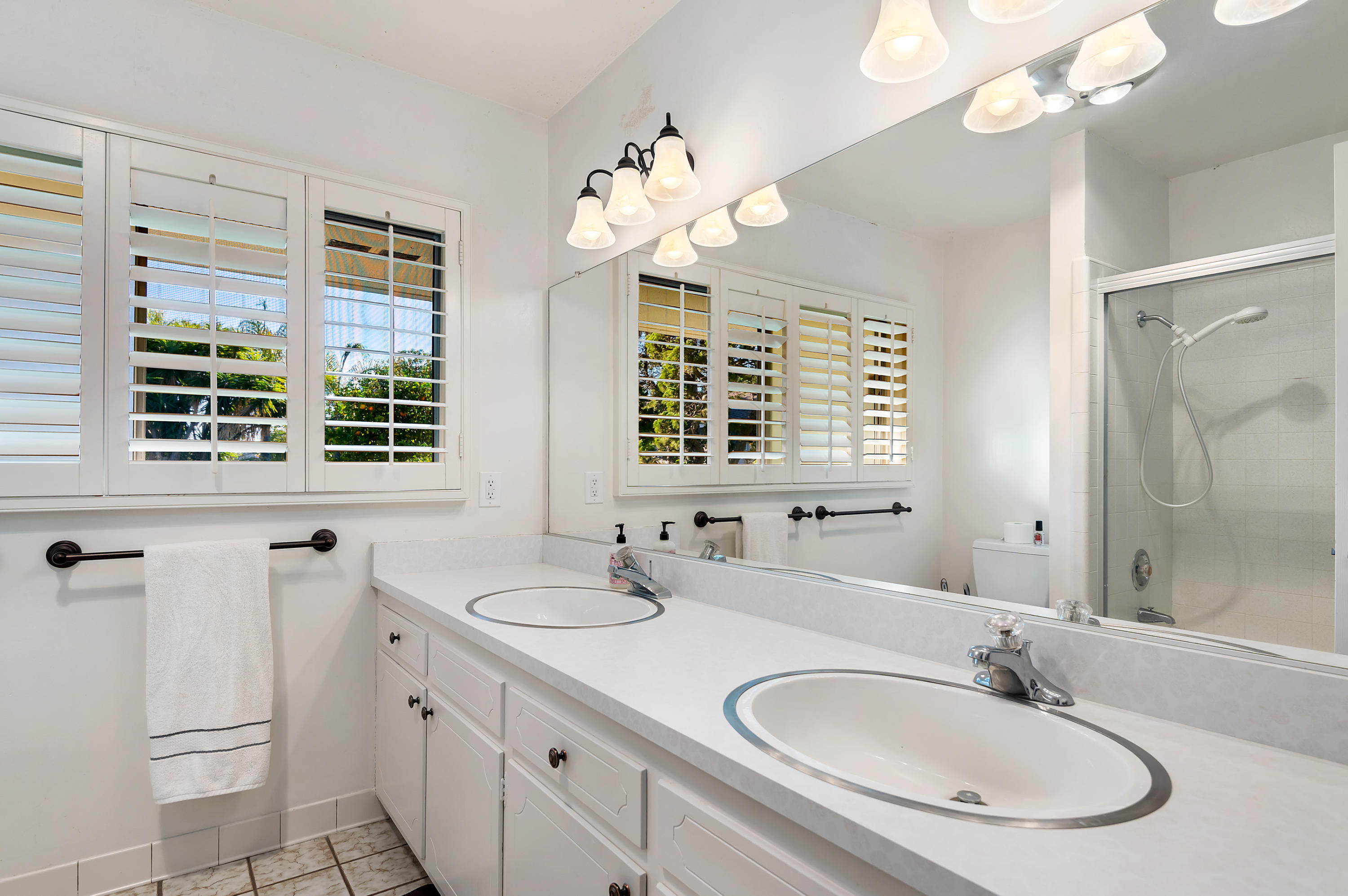 4620 Via Rubi Santa Barbara, CA 93105 - Photo 24 of 39 Hall Bathroom