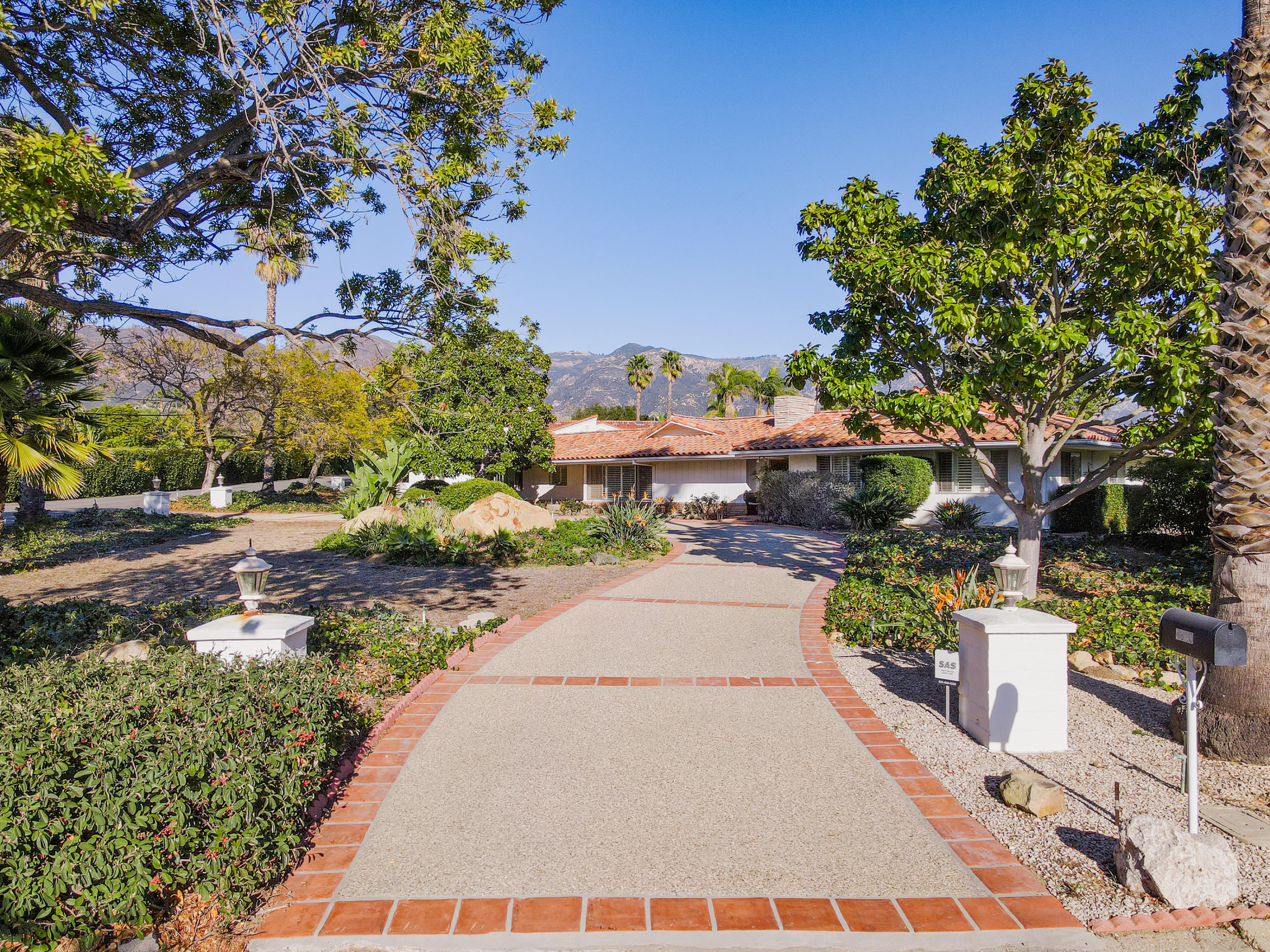 4620 Via Rubi Santa Barbara, CA 93105 - Photo 33 of 39 driveway off cul de sac