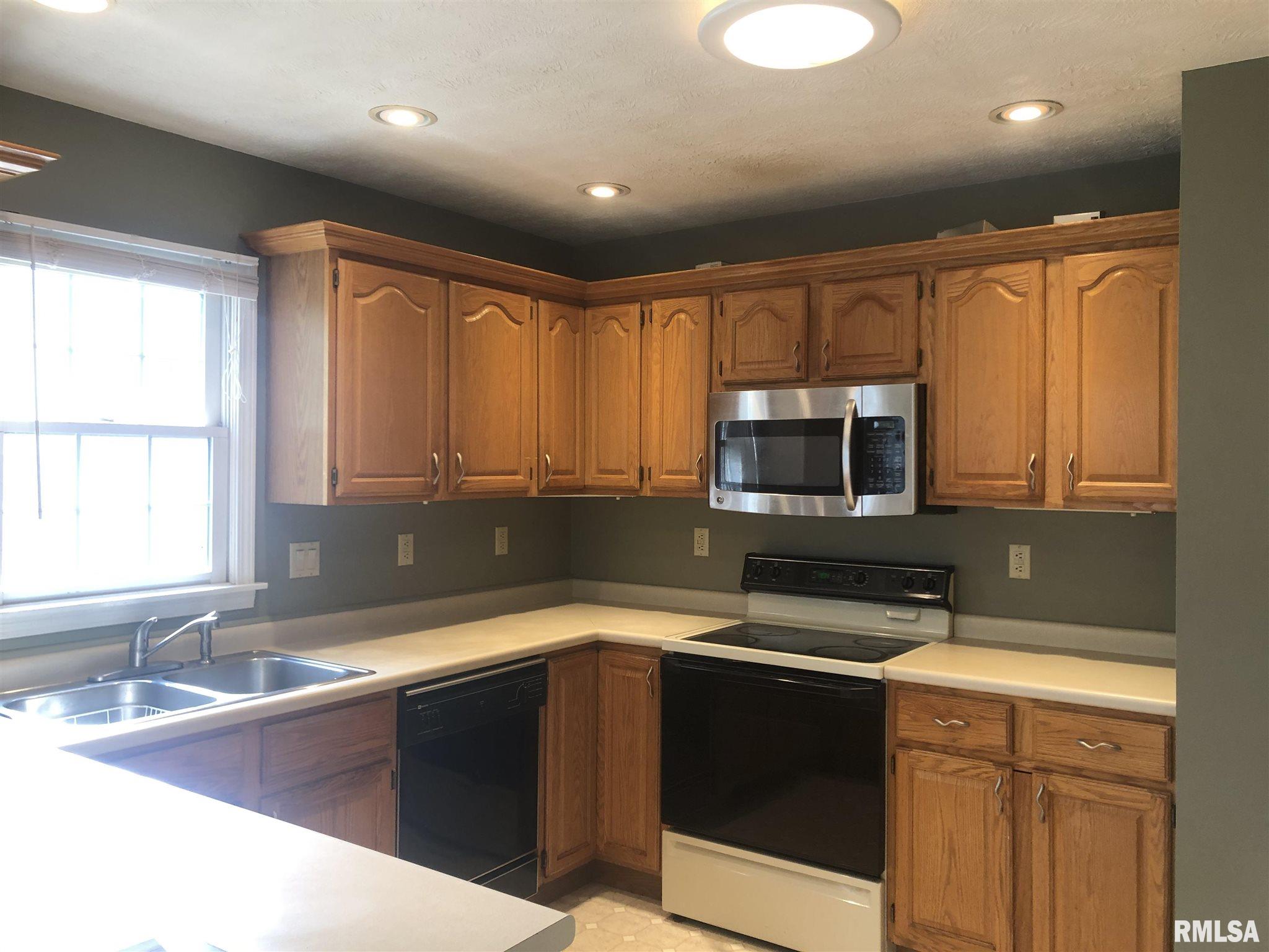 4105 Benjamin Drive Springfield, IL 62703 - Photo 6 of 24 Gallery Image 6