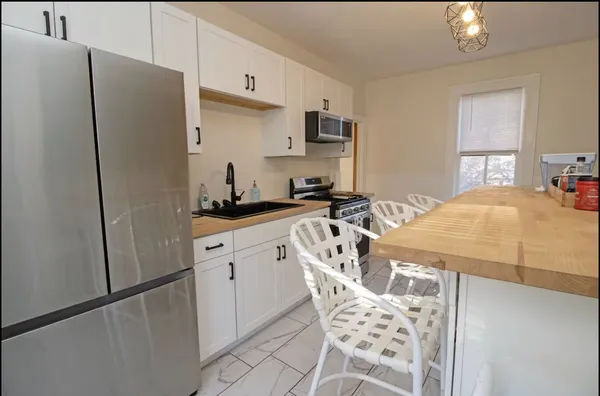 $2,200 | 1211 5th Street Northeast, Unit 1, Minneapolis, MN 55413
