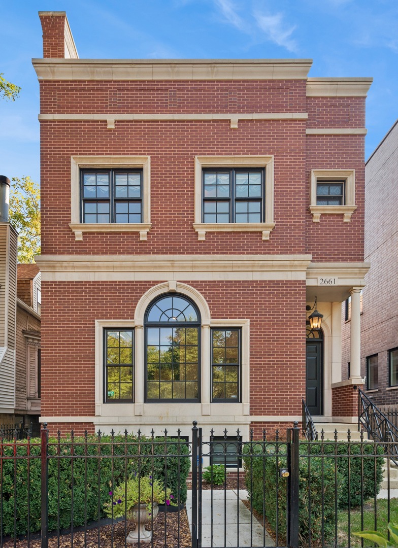 2661 North Dayton Street Chicago, IL 60614 - Photo 1 of 41 front view of a building