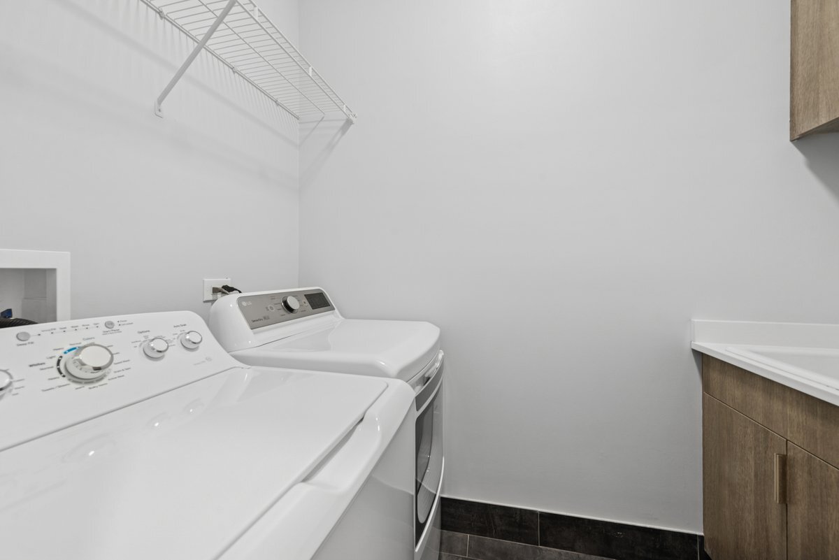 2661 North Dayton Street Chicago, IL 60614 - Photo 24 of 41 a utility room with dryer and washer
