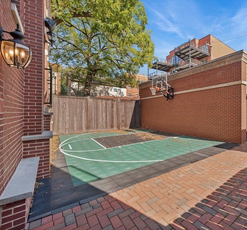 2661 North Dayton Street Chicago, IL 60614 - Photo 35 of 41 a view of a tennis court