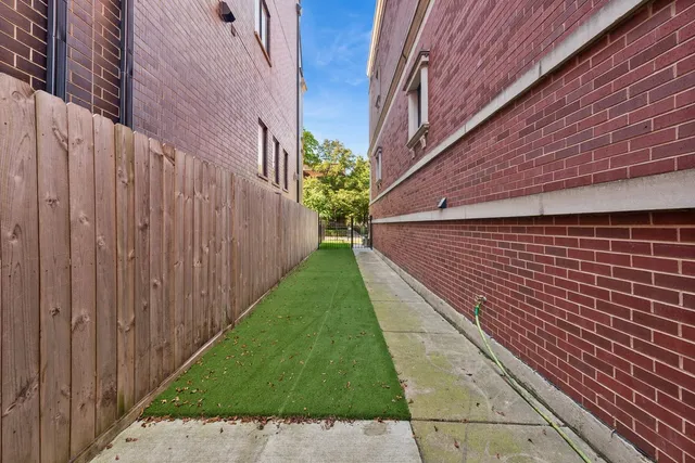 a view of a backyard with pathway
