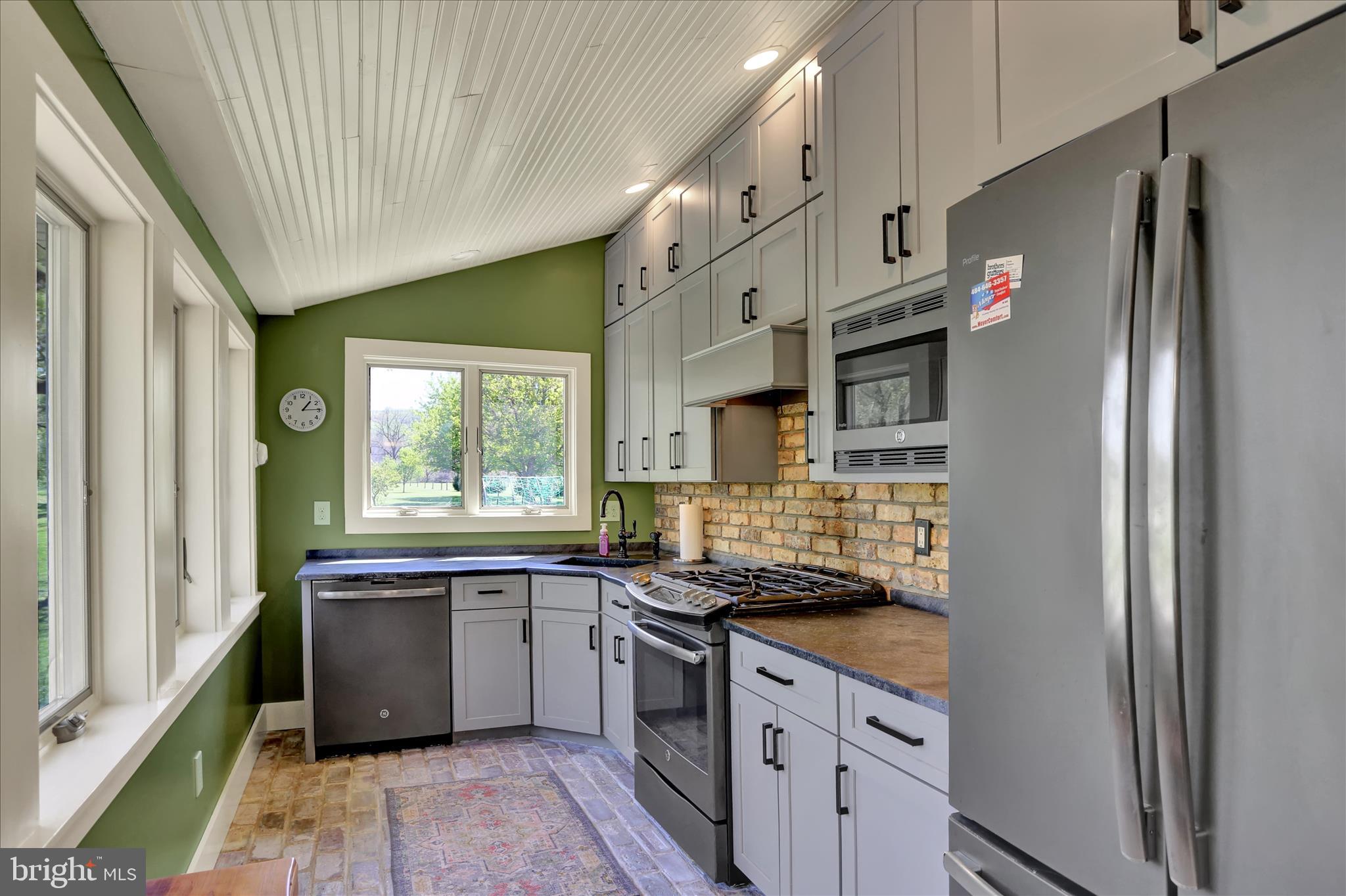 84 Cider Mill Road Mertztown, PA 19539 - Photo 9 of 50 Stainless Appliances...