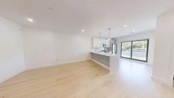 $3,600 | 52 Withington Street, Unit 7, Boston, MA 02124