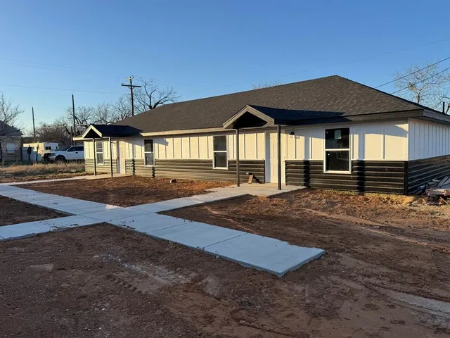 $2,500 | 510 South 10th Street, Unit 2, Haskell, TX 79521