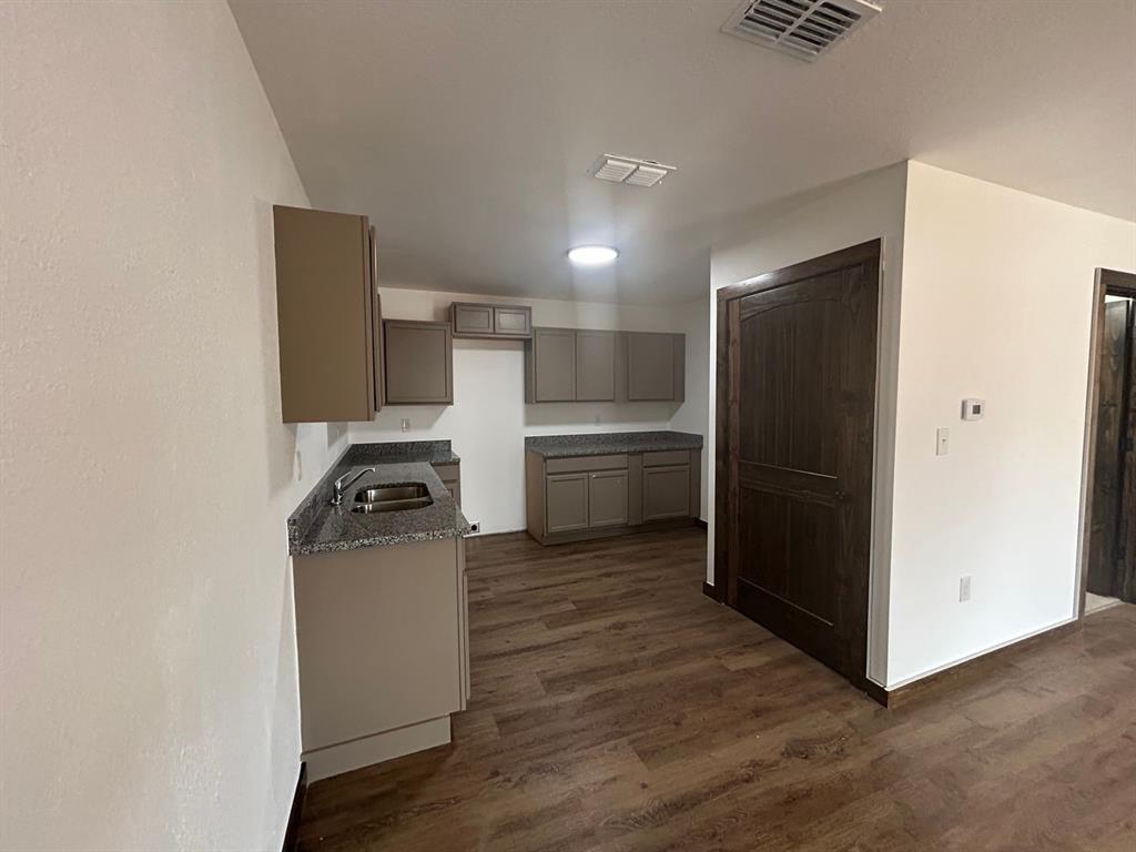 510 South 10th Street, Unit 2 Haskell, TX 79521 - Photo 4 of 16