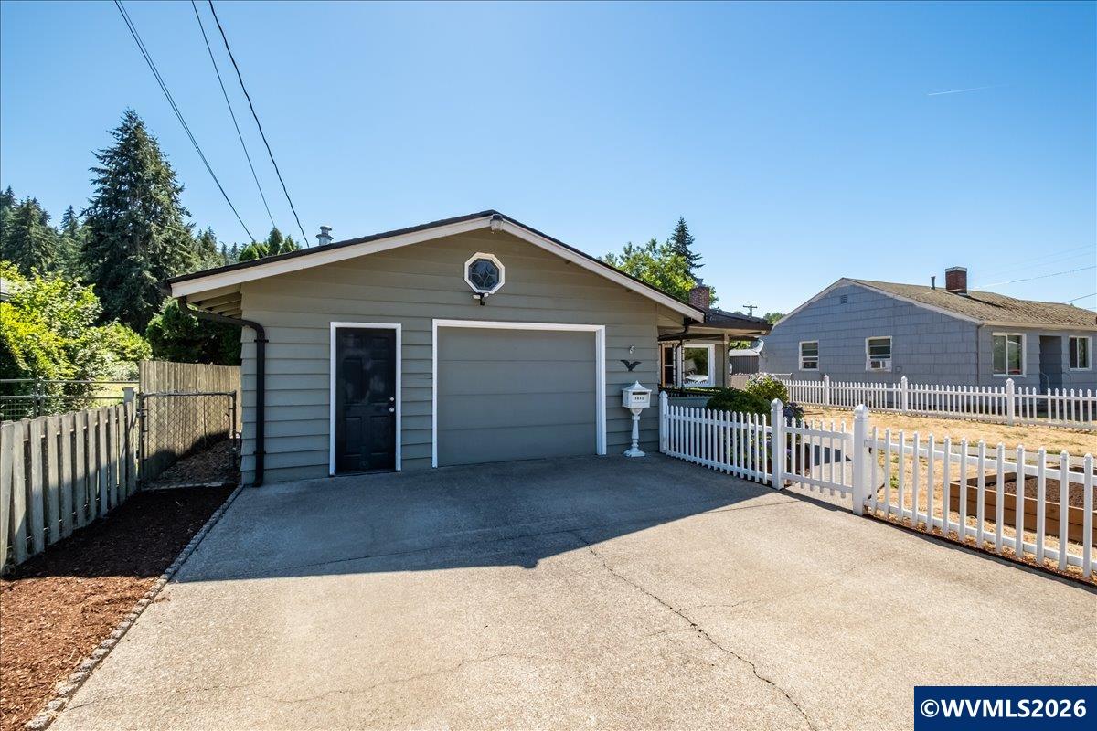 1012 South Water Street Silverton, OR 97381 - Photo 3 of 46