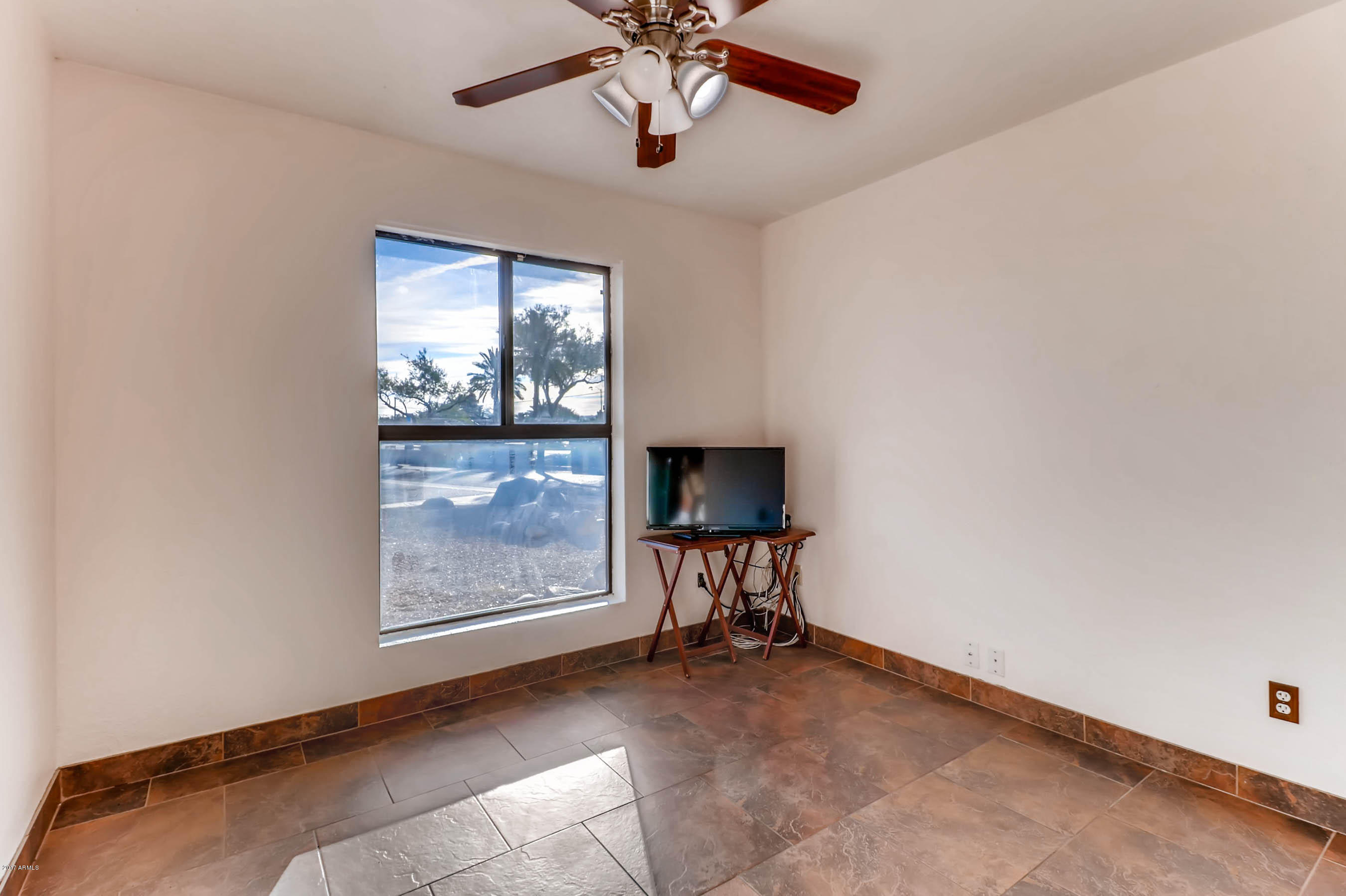 2936 East Cactus Road Phoenix, AZ 85032 - Photo 20 of 28 Guest Room