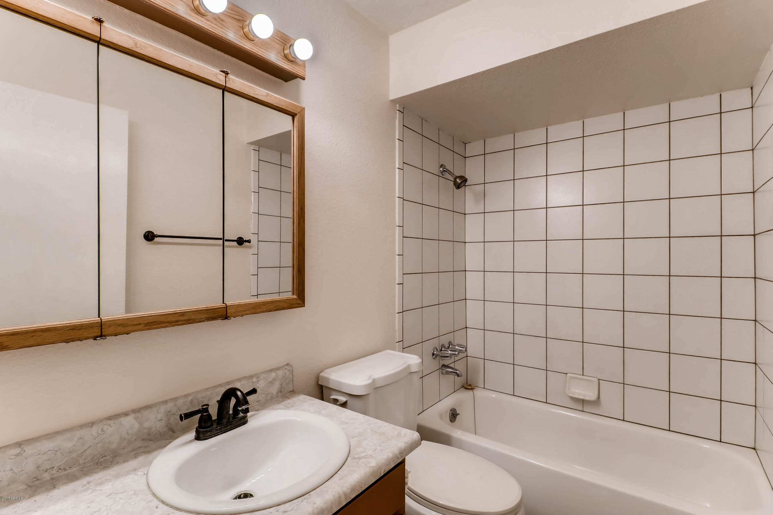 2936 East Cactus Road Phoenix, AZ 85032 - Photo 21 of 28 Guest Bath
