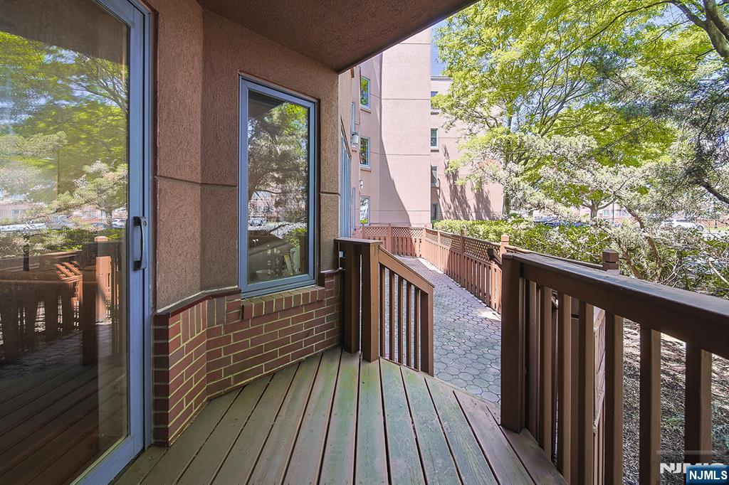306 Smith Court, Unit R306 Edgewater, NJ 07020 - Photo 27 of 33