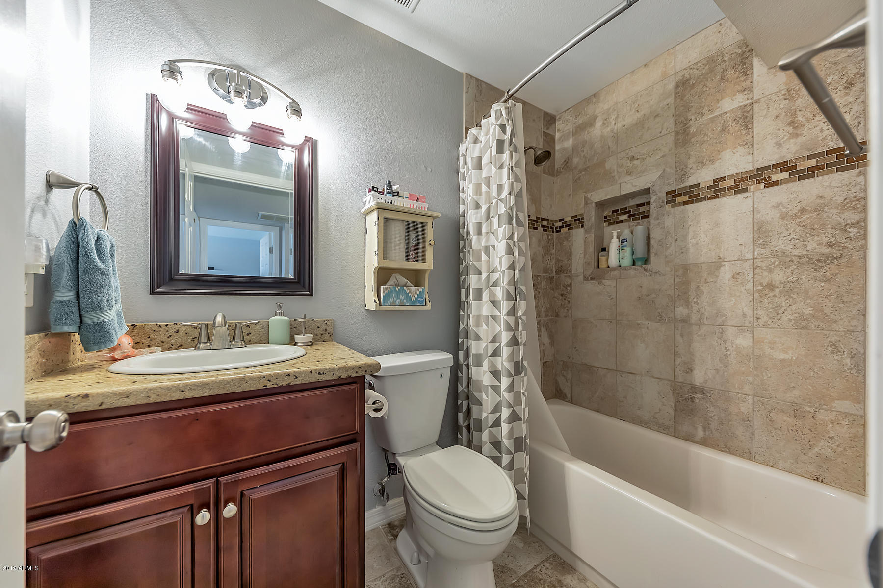 4213 North Miller Road Scottsdale, AZ 85251 - Photo 12 of 33 Full Hallway Bathroom