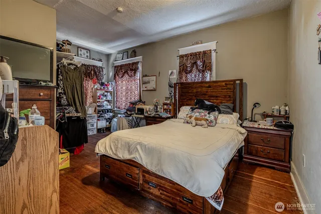 a bed room with a bed and dresser