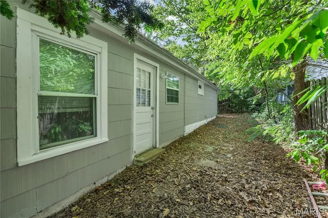 $1,300 | 9507 Marlowe Avenue, St. Louis, MO 63114