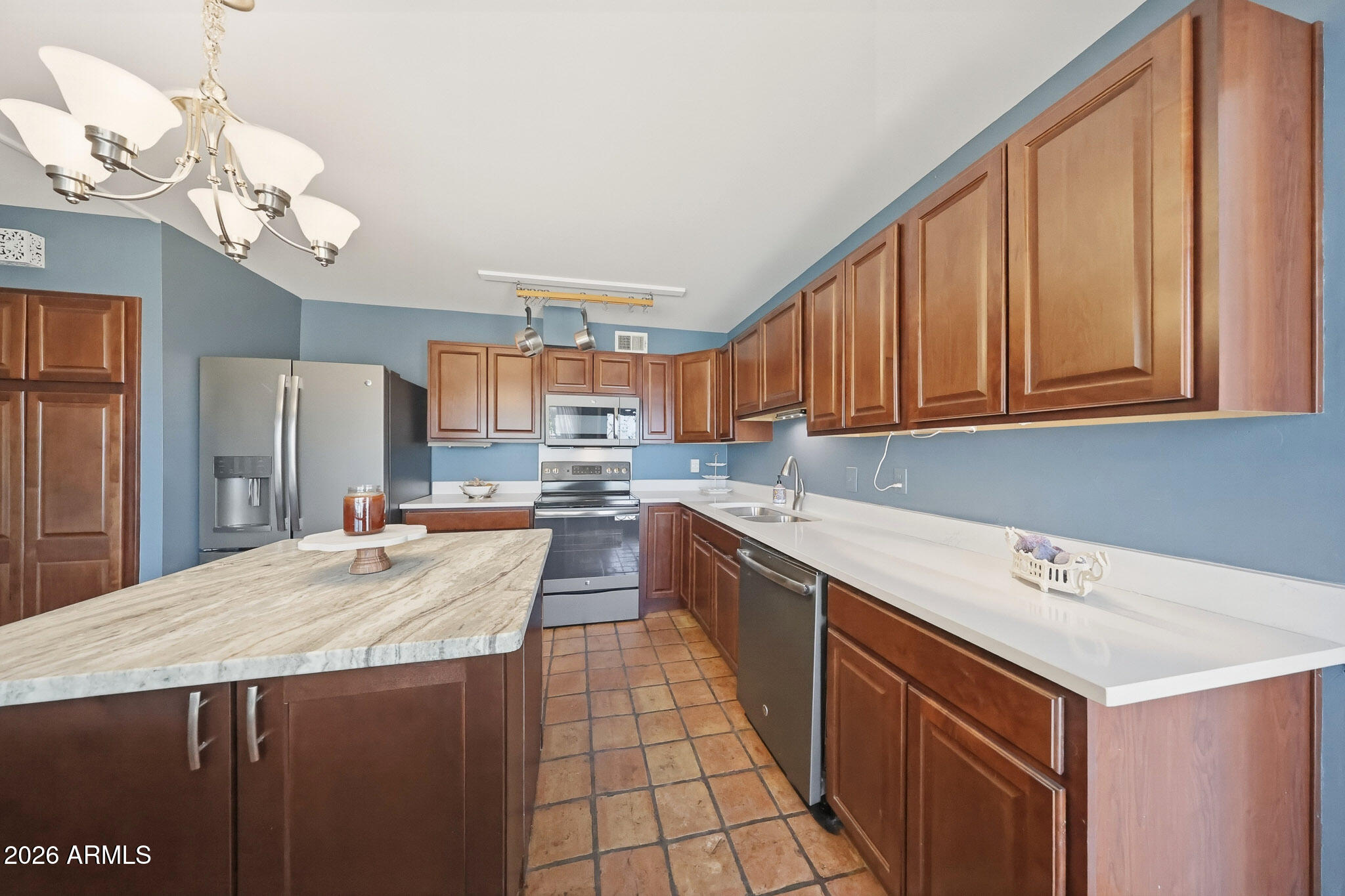 2302 West Berridge Lane Phoenix, AZ 85015 - Photo 25 of 59 Kitchen