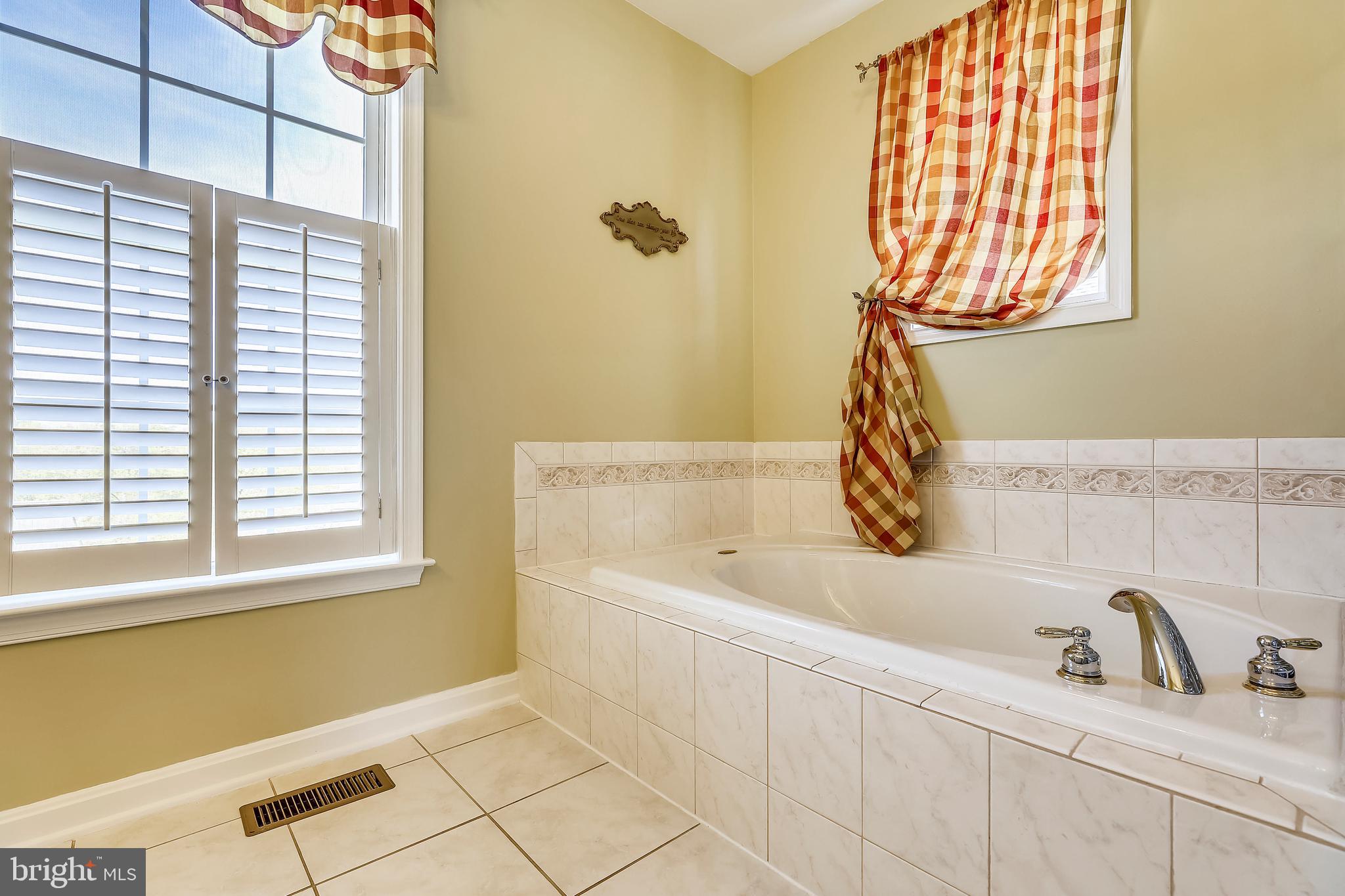 4800 White Marsh Road Baltimore, MD 21237 - Photo 18 of 39 Soaking tub