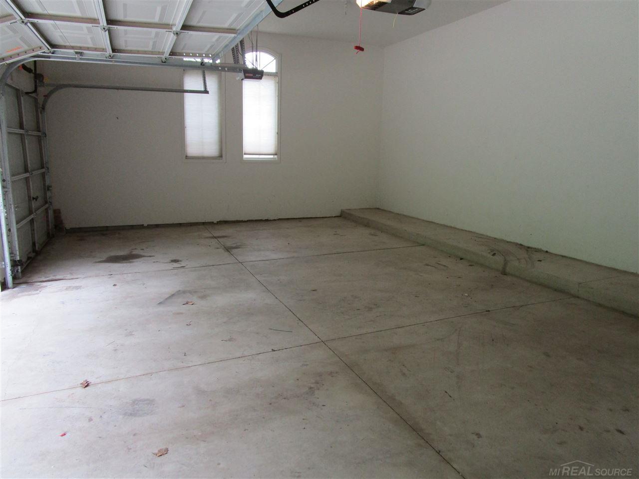 8967 Inverness Washington, MI 48095 - Photo 8 of 24 31248837-7.JPG