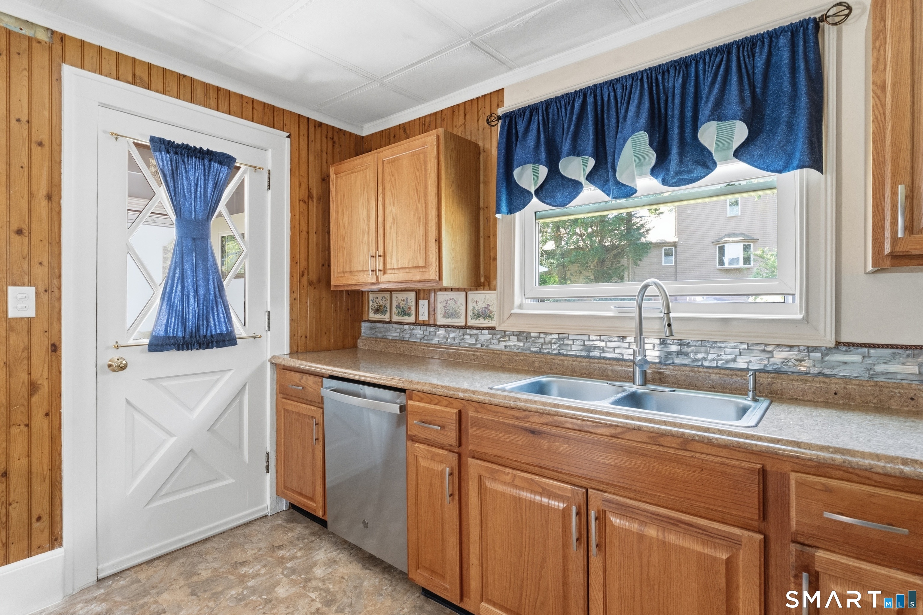 24 West Point Road East Hampton, CT 06424 - Photo 8 of 38