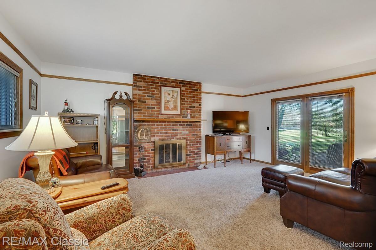16381 Wayne Road Livonia, MI 48154 - Photo 13 of 27 dsc09305-dsc09307.jpg