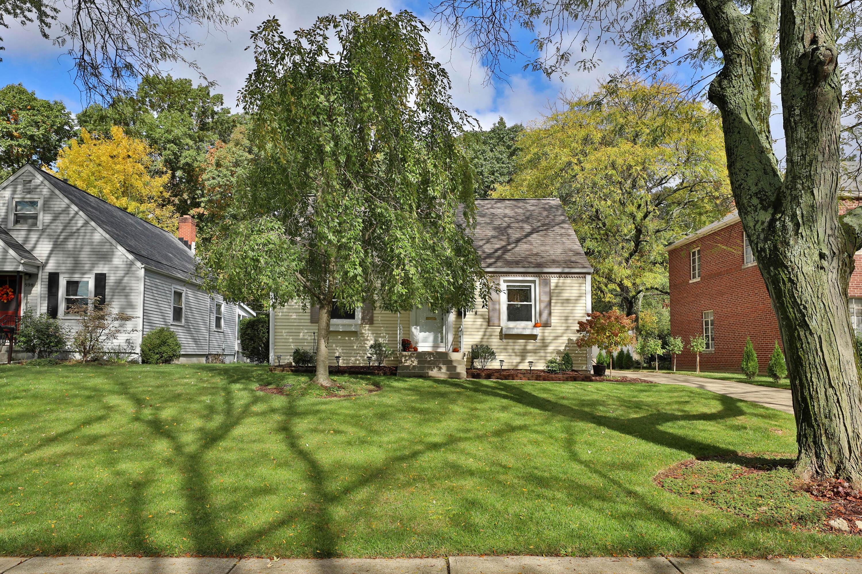 604 Blenheim Road Columbus, OH 43214 - Photo 2 of 36