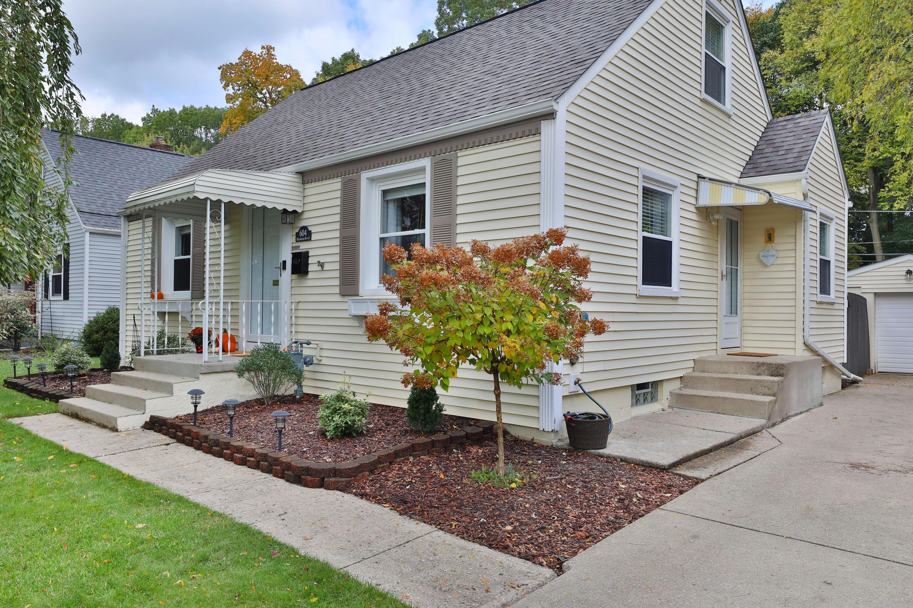 604 Blenheim Road Columbus, OH 43214 - Photo 3 of 36