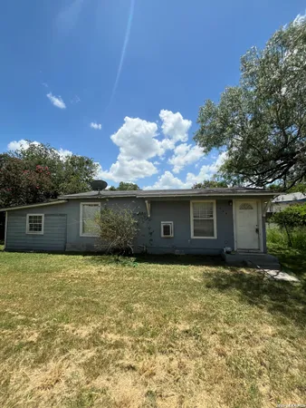 $99,000 | 904 Pine Street, Floresville, TX 78114
