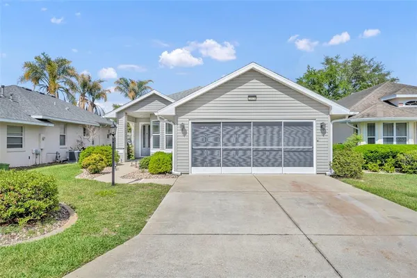 $279,900 | 21630 Regency Park Lane, Leesburg, FL 34748