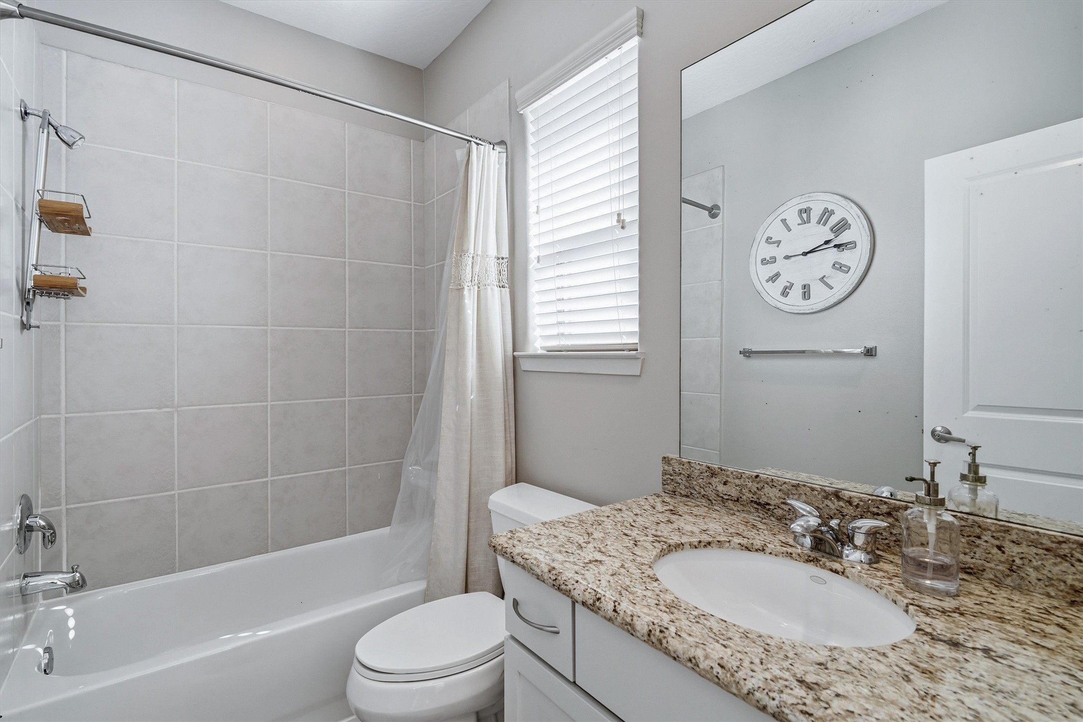 2529 Rusk Street Houston, TX 77003 - Photo 19 of 23 Secondary bathroom with tub/shower combo and granite vanity