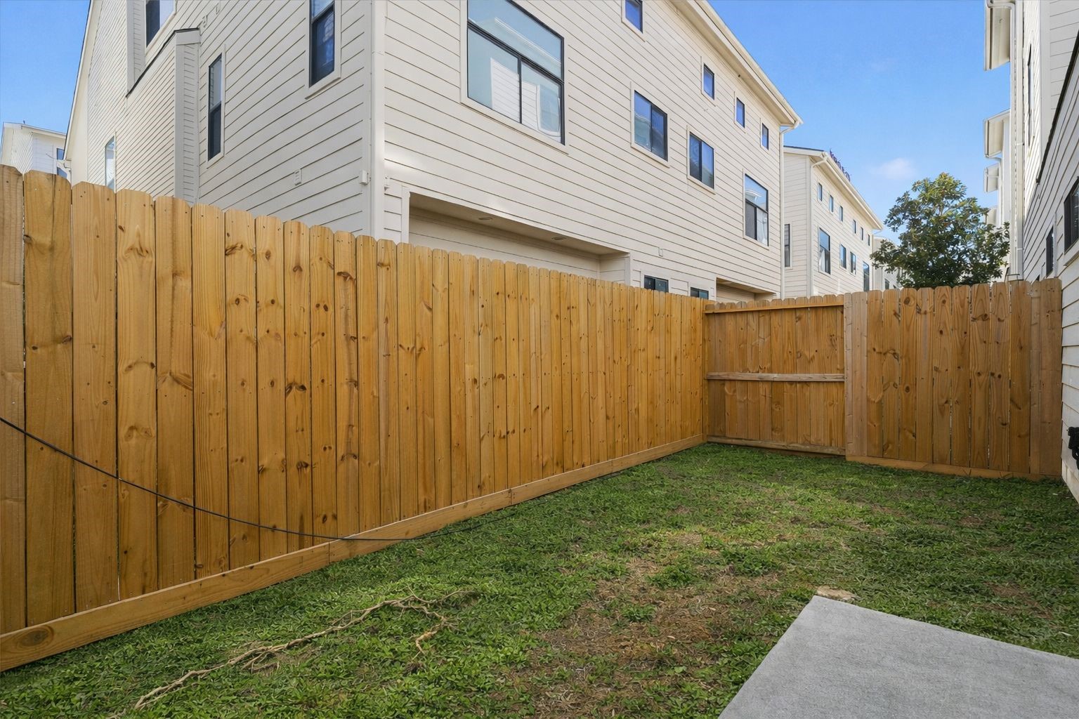 2529 Rusk Street Houston, TX 77003 - Photo 22 of 23 Low-maintenance outdoor space with privacy fencing